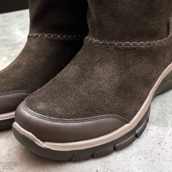 NIB Skechers Relaxed Fit Easy Going Quantum Pull on Boots Chocolate Suede - Picture 7 of 12